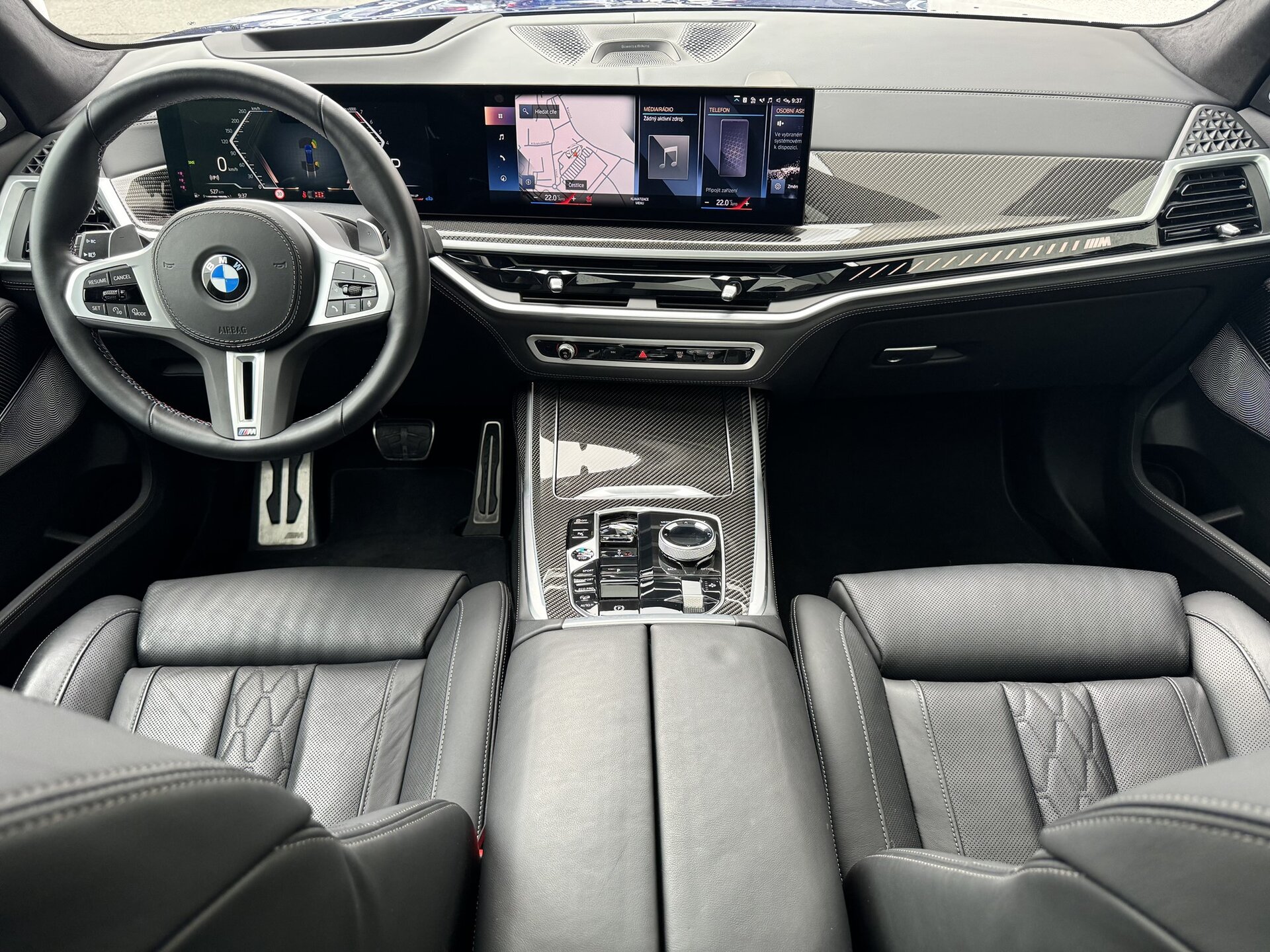 BMW X7 M60i xDrive | facelift | české předváděcí auto | skladem | V8 biturbo 530 koní | modrá s černou kůží | maximální výbava | luxusní sportovní velké SUV | ihned k předání | více info a nákup online | AUTOiBUY.com